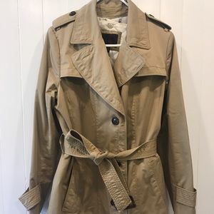 Trench coat with removable lining.